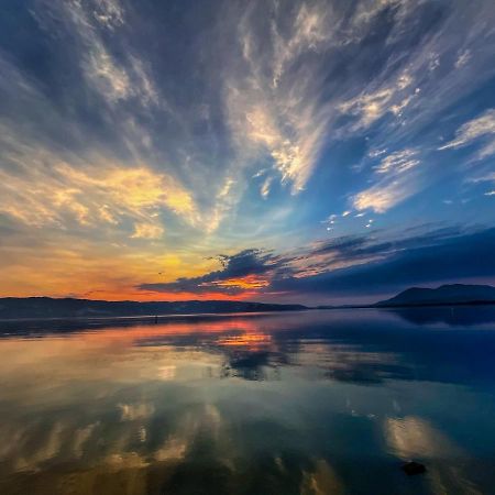 A Lake, A Mountain And The House With The Red Door Clearlake Luaran gambar
