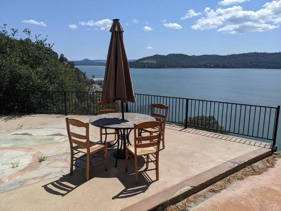 A Lake, A Mountain And The House With The Red Door Clearlake Luaran gambar