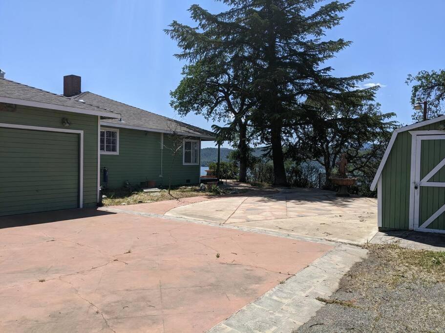 A Lake, A Mountain And The House With The Red Door Clearlake Luaran gambar